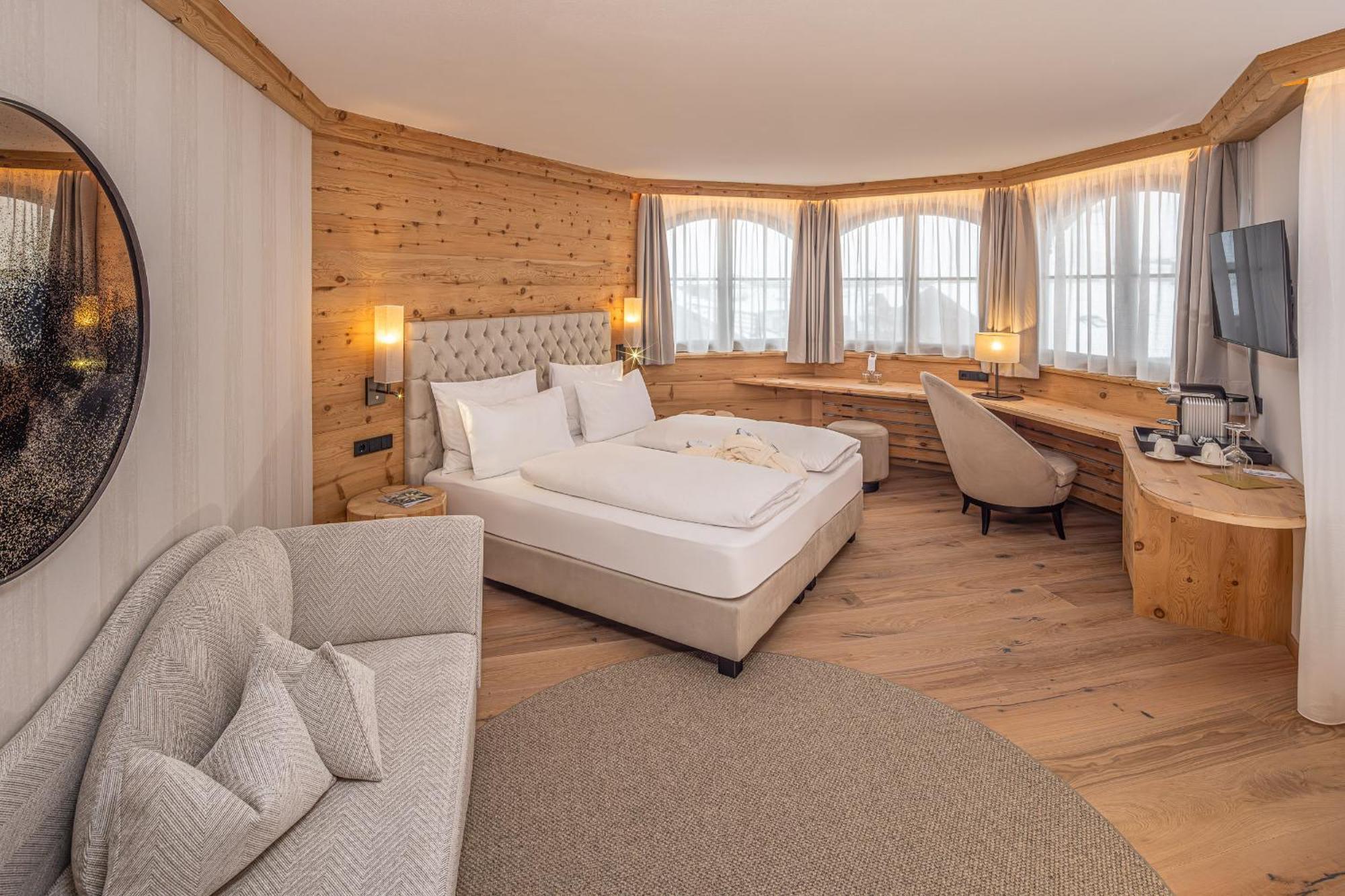Savoy Dolomites Luxury & Spa Hotel Selva di Val Gardena Kültér fotó