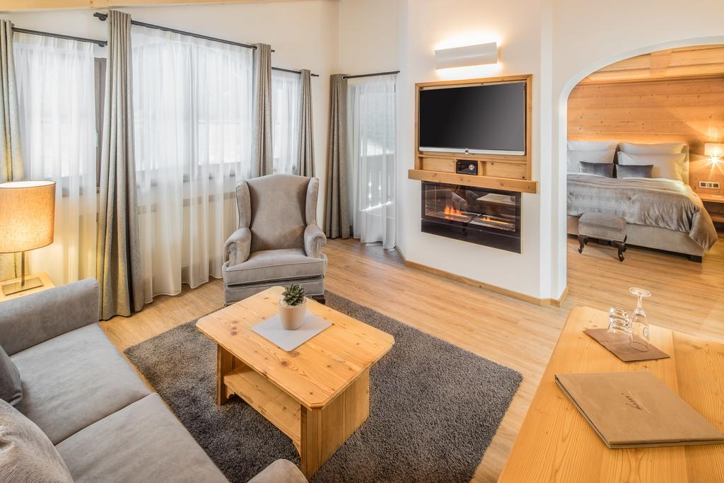 Savoy Dolomites Luxury & Spa Hotel Selva di Val Gardena Kültér fotó